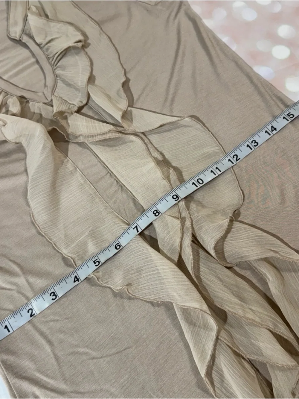NWOT Kische Beige Ruffle V-Neck Short Sleeve Top Large